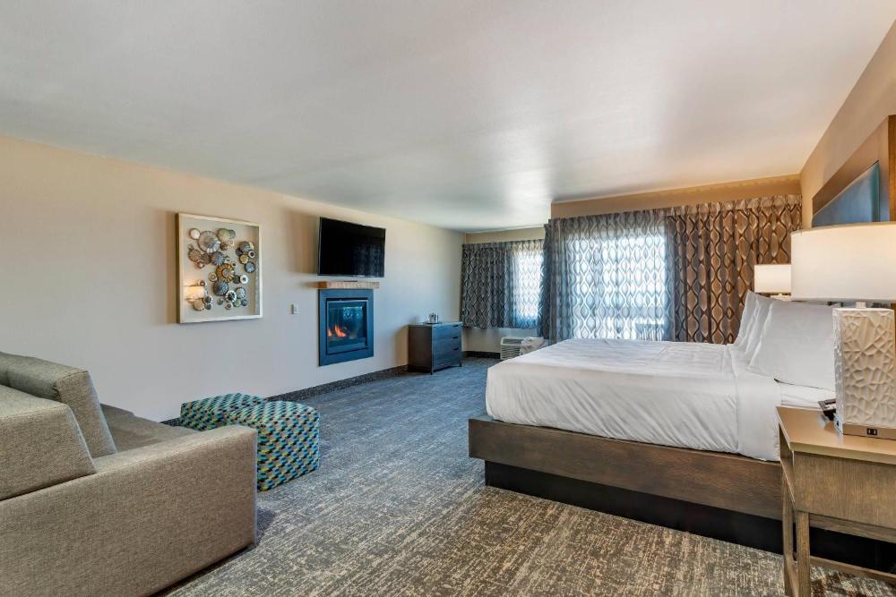 King Suite with Sofa Bed - Accessible/Non Smoking interior